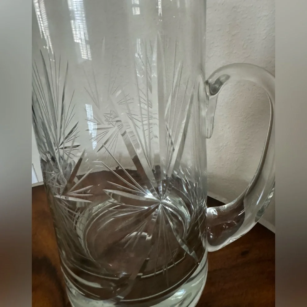 Stunning Mid-Century Pitcher Featuring The Iconic Atomic Starburst 62 Ounces